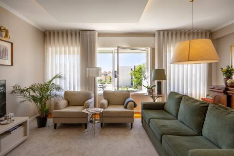 Apartamento T3 Duplex Remodelado na Foz do Douro