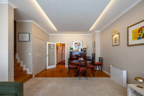 Apartamento T3 Duplex Remodelado na Foz do Douro