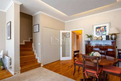 Apartamento T3 Duplex Remodelado na Foz do Douro