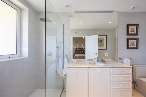Apartamento T3 Duplex Remodelado na Foz do Douro
