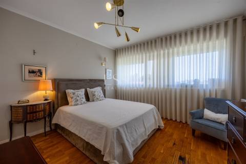 Apartamento T3 Duplex Remodelado na Foz do Douro