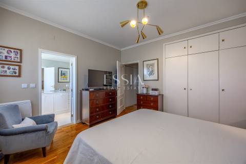 Apartamento T3 Duplex Remodelado na Foz do Douro