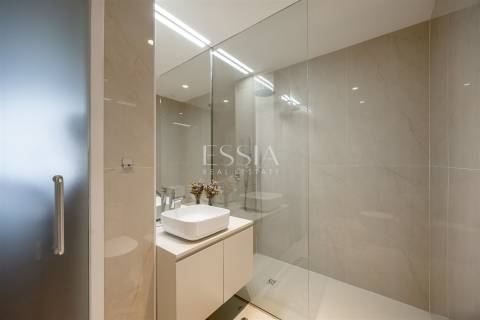 Apartamento T3 Duplex Remodelado na Foz do Douro