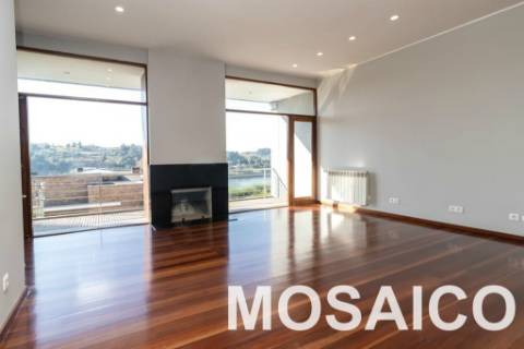 Moradia Geminada T4+1 Venda em Gondomar (São Cosme), Valbom e Jovim,Gondomar