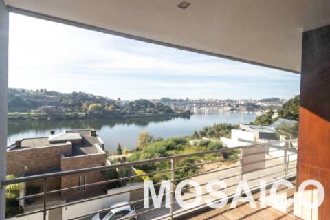 Moradia Geminada T4+1 Venda em Gondomar (São Cosme), Valbom e Jovim,Gondomar
