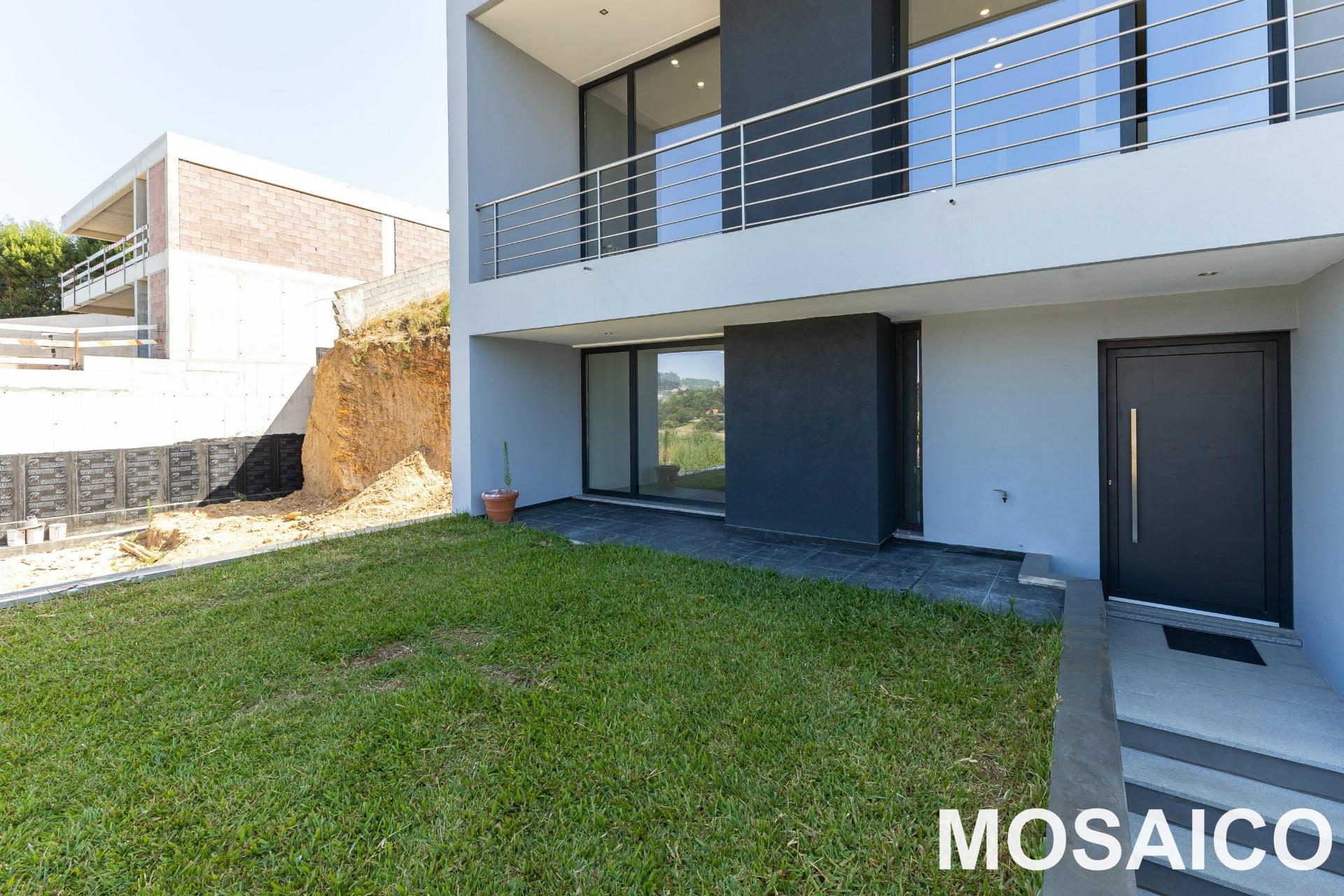 Moradia Geminada T6 TRIPLEX Venda em Gondomar (São Cosme), Valbom e Jovim,Gondomar