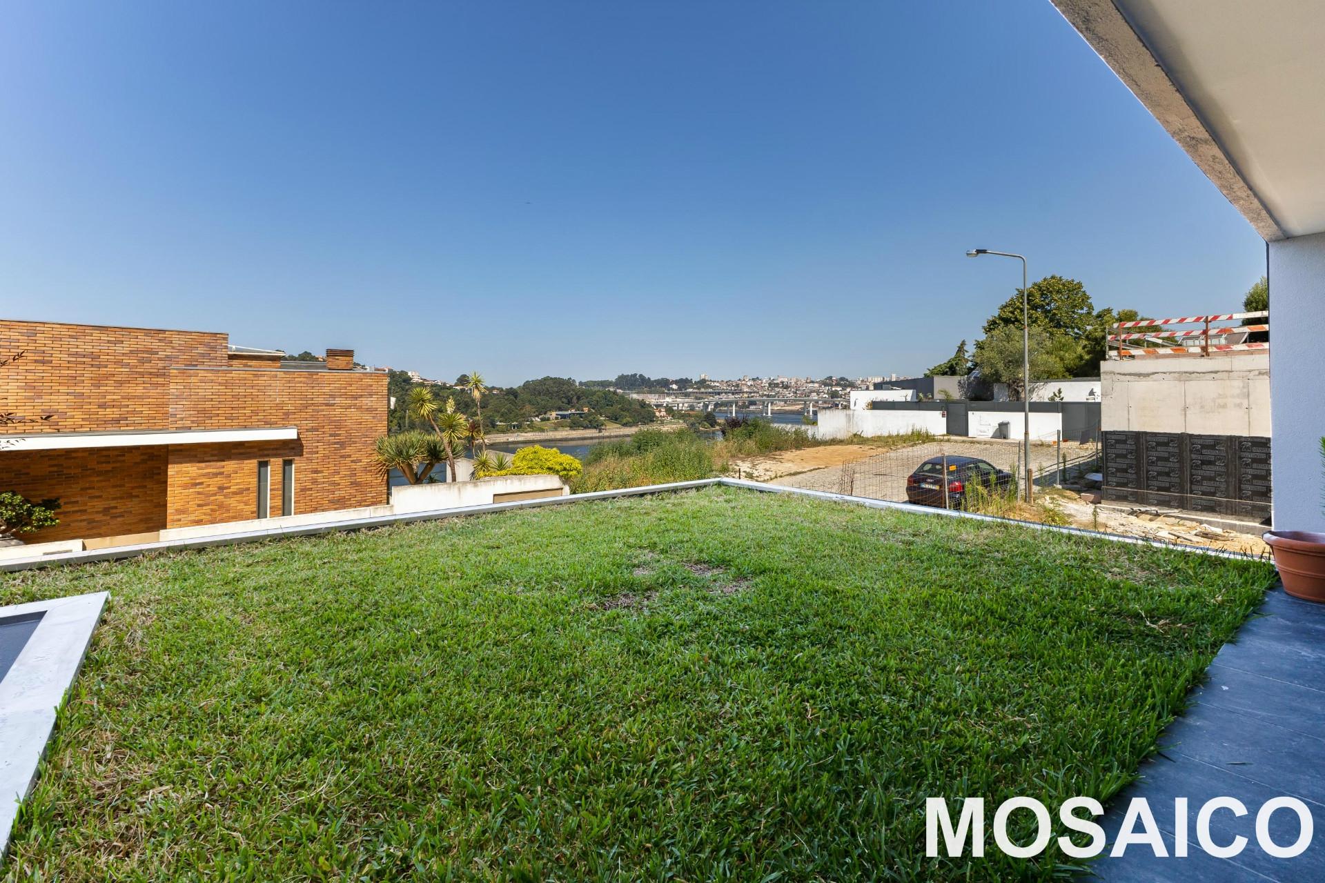 Moradia Geminada T6 TRIPLEX Venda em Gondomar (São Cosme), Valbom e Jovim,Gondomar
