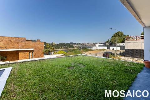 Moradia Geminada T6 TRIPLEX Venda em Gondomar (São Cosme), Valbom e Jovim,Gondomar