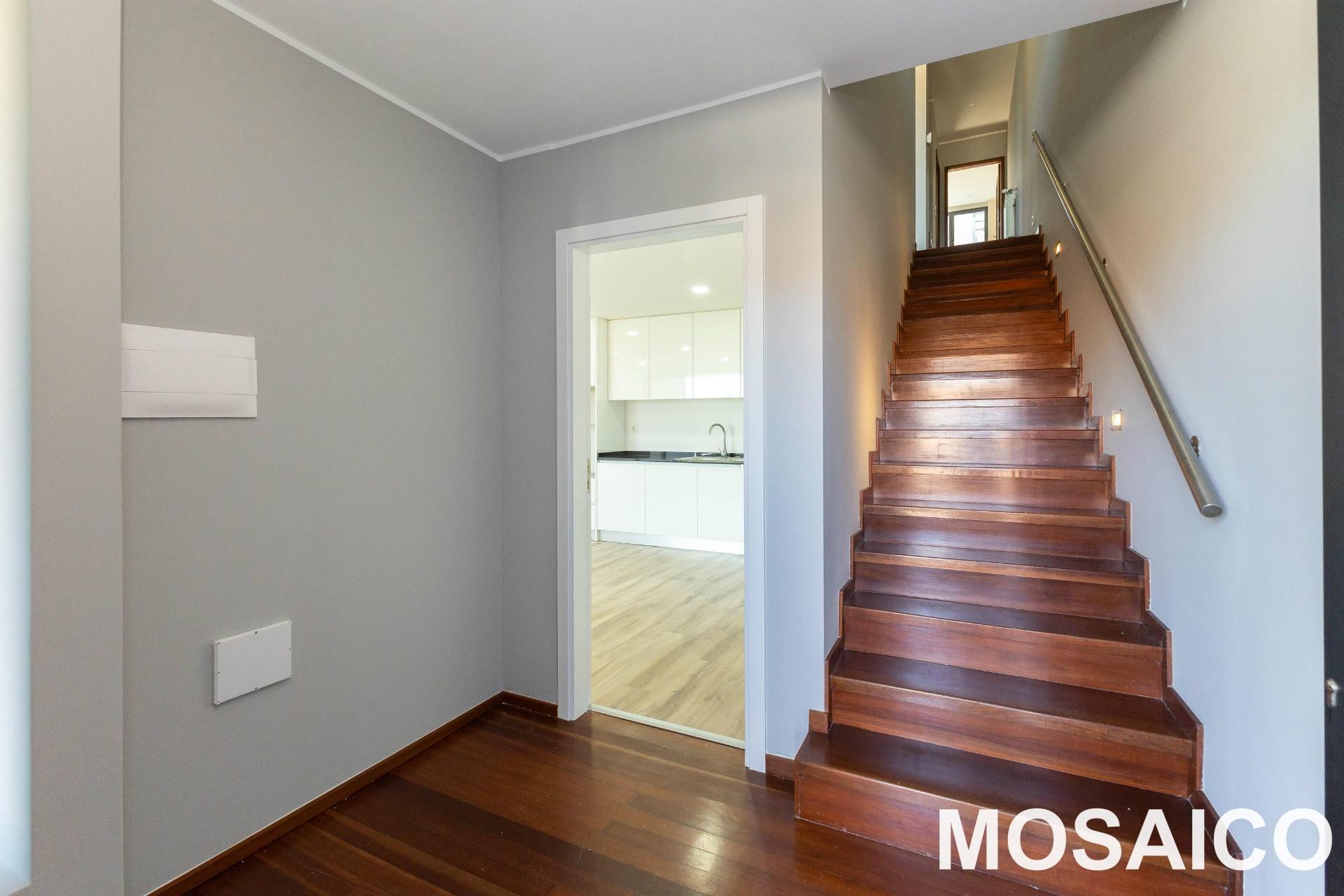 Moradia Geminada T6 TRIPLEX Venda em Gondomar (São Cosme), Valbom e Jovim,Gondomar
