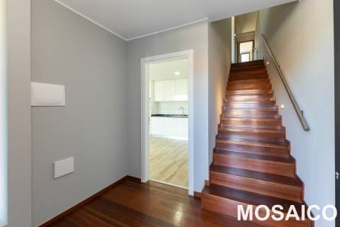 Moradia Geminada T6 TRIPLEX Venda em Gondomar (São Cosme), Valbom e Jovim,Gondomar