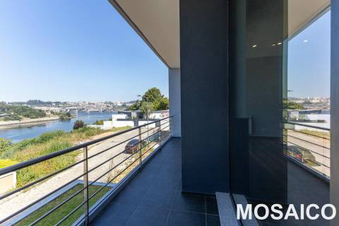 Moradia Geminada T6 TRIPLEX Venda em Gondomar (São Cosme), Valbom e Jovim,Gondomar