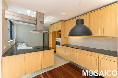 Moradia Geminada T6 TRIPLEX Venda em Gondomar (São Cosme), Valbom e Jovim,Gondomar