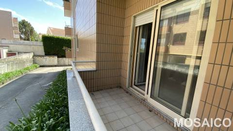 T1 Miramar, próximo à Avª Vasco da Gama (Farmácia Miramar), Garagem BOX p/1 viatura +arrumos