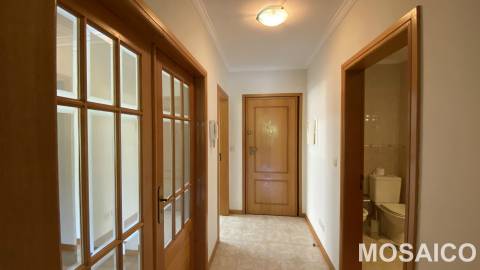T1 Miramar, próximo à Avª Vasco da Gama (Farmácia Miramar), Garagem BOX p/1 viatura +arrumos