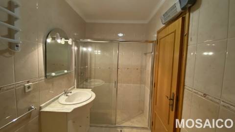 T1 Miramar, próximo à Avª Vasco da Gama (Farmácia Miramar), Garagem BOX p/1 viatura +arrumos