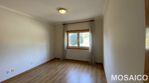 T1 Miramar, próximo à Avª Vasco da Gama (Farmácia Miramar), Garagem BOX p/1 viatura +arrumos