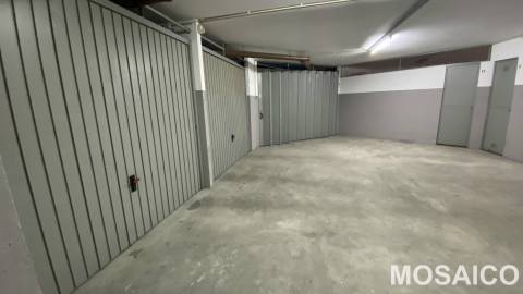 T1 Miramar, próximo à Avª Vasco da Gama (Farmácia Miramar), Garagem BOX p/1 viatura +arrumos