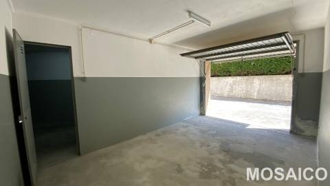 T1 Miramar, próximo à Avª Vasco da Gama (Farmácia Miramar), Garagem BOX p/1 viatura +arrumos