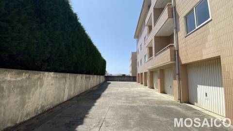 T1 Miramar, próximo à Avª Vasco da Gama (Farmácia Miramar), Garagem BOX p/1 viatura +arrumos