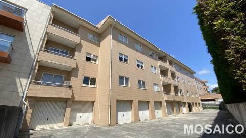 T1 Miramar, próximo à Avª Vasco da Gama (Farmácia Miramar), Garagem BOX p/1 viatura +arrumos