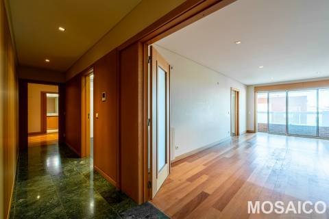 Apartamento T4 Venda em Ramalde,Porto