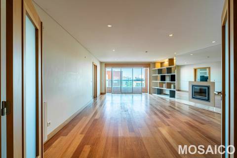 Apartamento T4 Venda em Ramalde,Porto