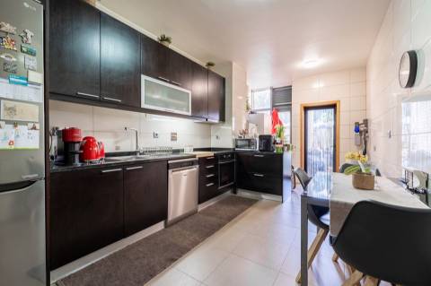 T2 MAFAMUDE (Quinta das Rosas Vilar Paraíso, VNGaia) c/ terraço, garagem fechada BOX