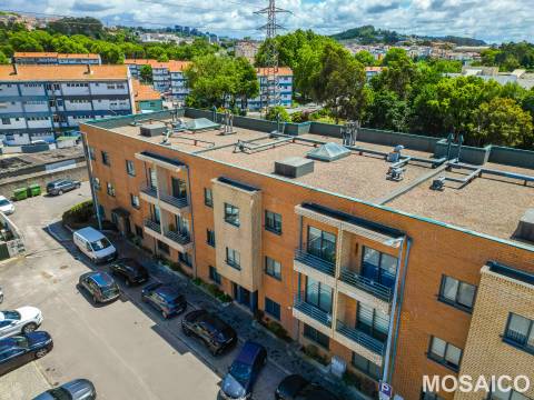 T2 MAFAMUDE (Quinta das Rosas Vilar Paraíso, VNGaia) c/ terraço, garagem fechada BOX