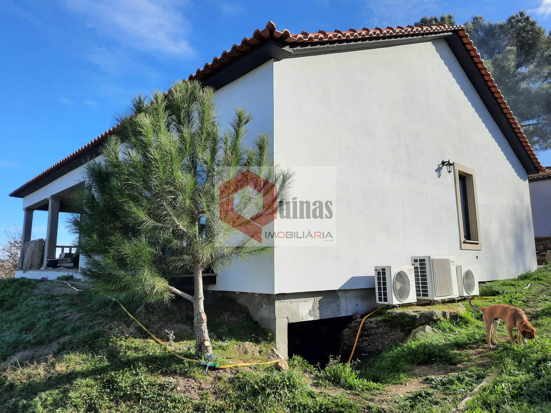 Moradia T3 com terreno e garagem, Abitureira