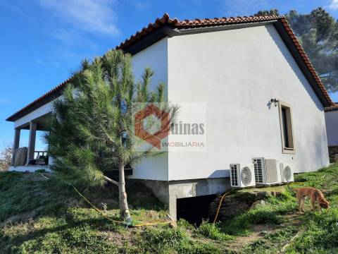 Moradia T3 com terreno e garagem, Abitureira