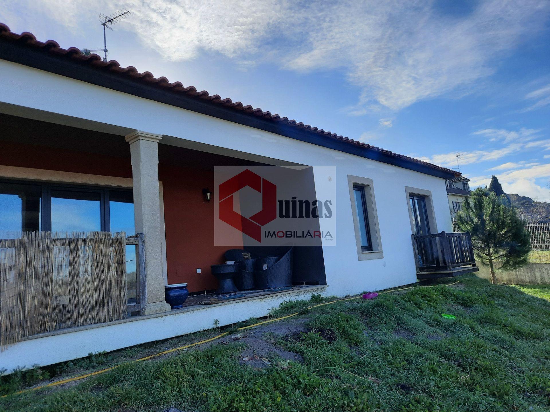 Moradia T3 com terreno e garagem, Abitureira