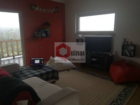 Moradia T3 com terreno e garagem, Abitureira