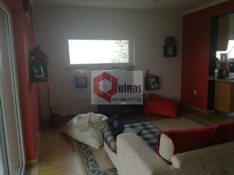 Moradia T3 com terreno e garagem, Abitureira