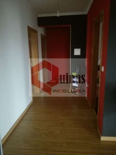 Moradia T3 com terreno e garagem, Abitureira