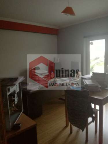 Moradia T3 com terreno e garagem, Abitureira