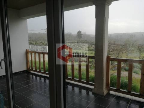 Moradia T3 com terreno e garagem, Abitureira