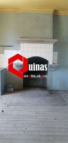 Moradia com terreno para restaurar