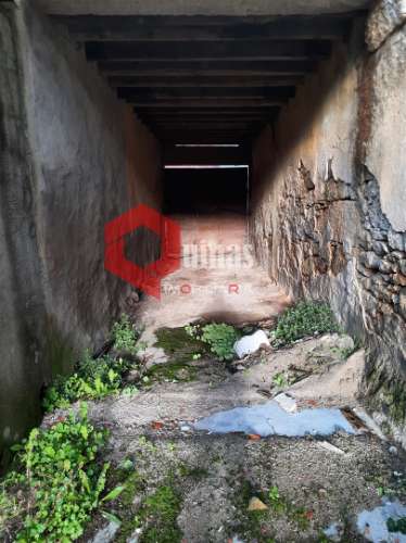 Casa com quintal para remodelar