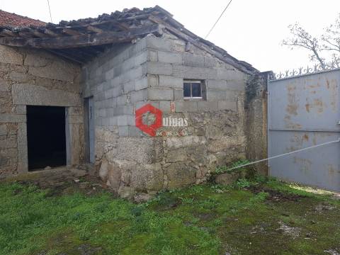 Moradia T2 para remodelar em Abitureira