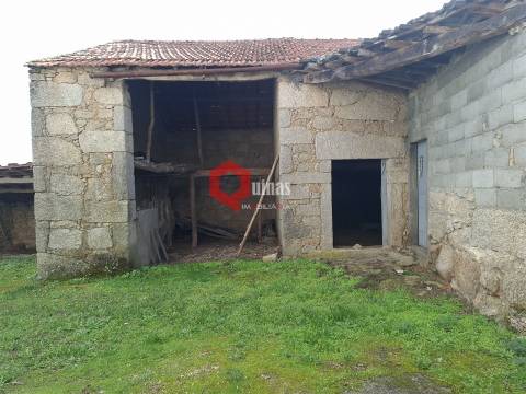 Moradia T2 para remodelar em Abitureira