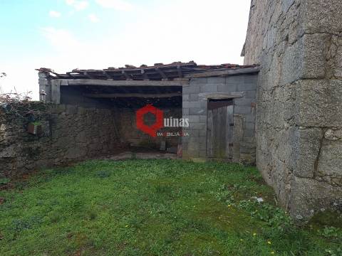 Moradia T2 para remodelar em Abitureira