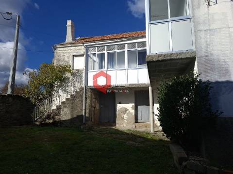 Moradia T2 para remodelar em Abitureira