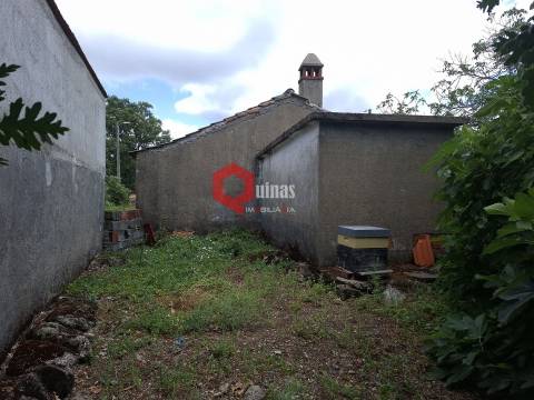 Quinta de 10580m2 para remodelar em Sortelha, Sabugal