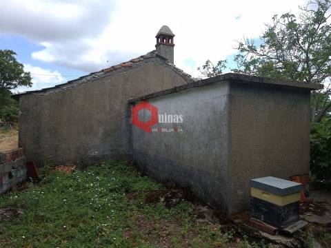 Quinta de 10580m2 para remodelar em Sortelha, Sabugal