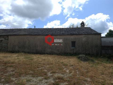 Quinta de 10580m2 para remodelar em Sortelha, Sabugal