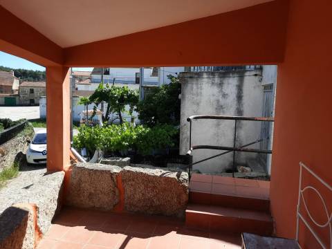 Arrendamento T1 com quintal