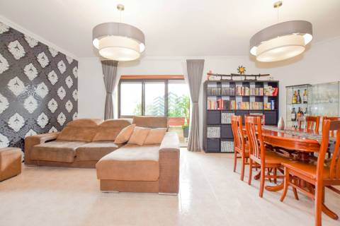 Apartamento T3 com garagem em Torres Novas