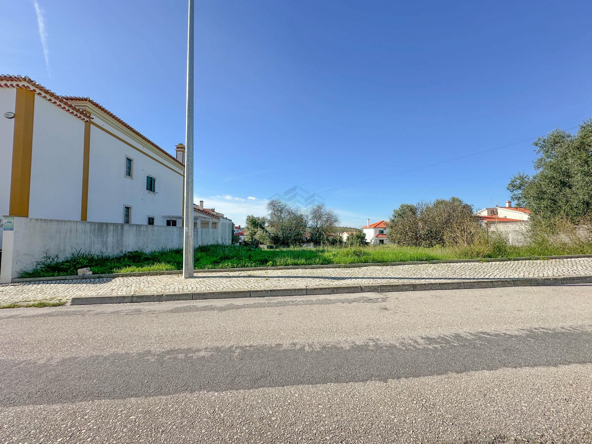 Terreno para construção de moradia isolada em Torres Novas
