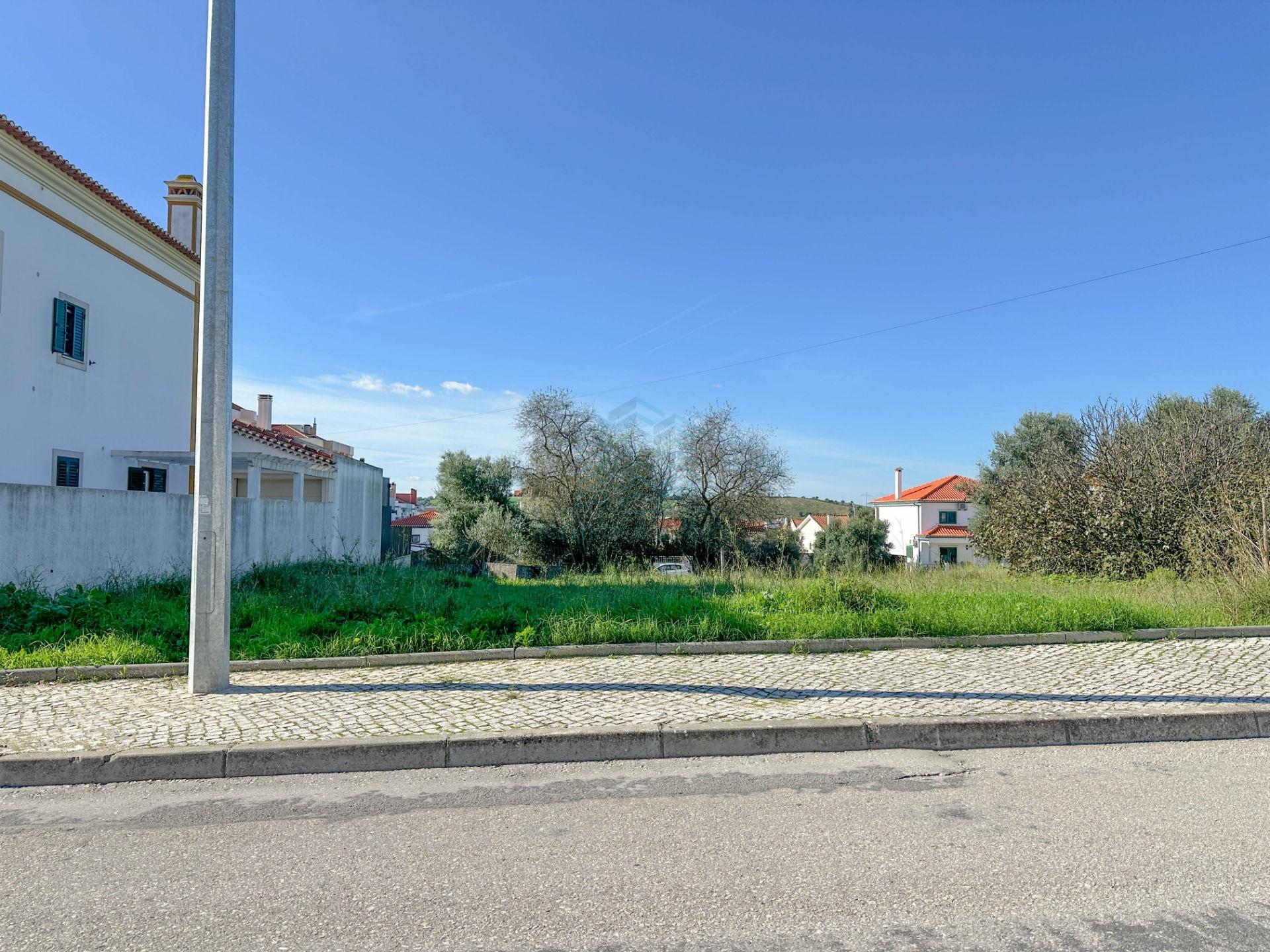 Terreno para construção de moradia isolada em Torres Novas