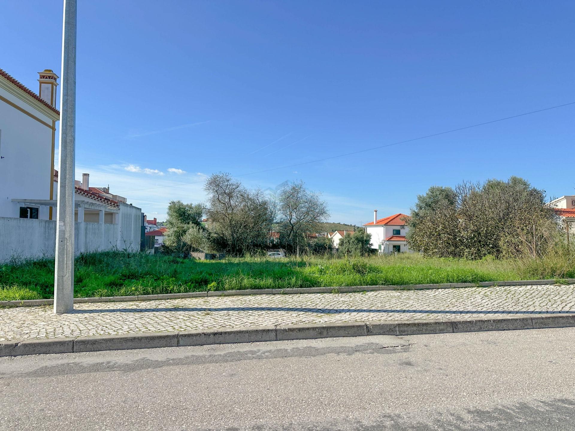 Terreno para construção de moradia isolada em Torres Novas